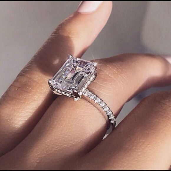 Beautiful 2ct Halo CZ Diamond Ring Size 7 - Picture 3 of 4